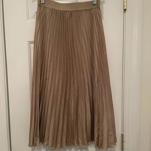 Pleated skirt
